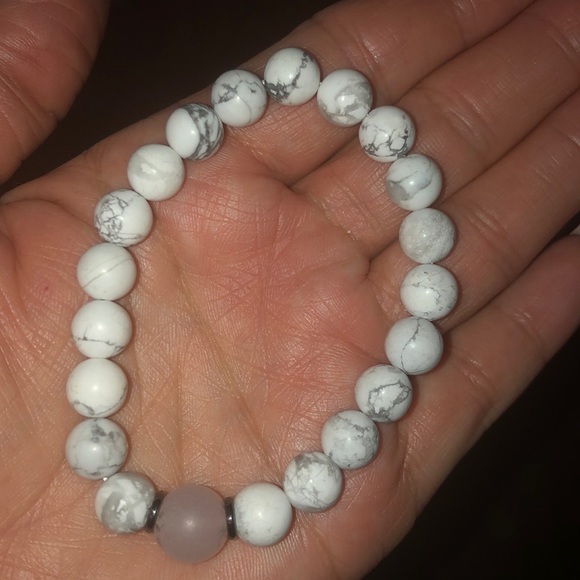 Howlite + Rose Quartz - Picture 1 of 6